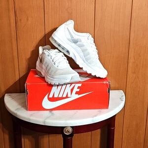 Women's Nike Air Max Invigor